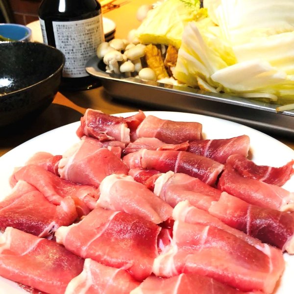 画像1: 【放牧豚】２ヶ月毎定期便　モモしゃぶしゃぶ300g×5パックプラス (1)